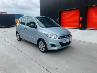 Usado Hyundai i10 Classic 83 HP (61 kW) 2013 Prateado Citadino