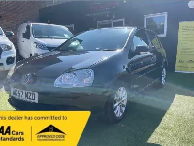 Begagnad VW Golf V Match 105 HK (77 kW) 2007 Svart Halvkombi