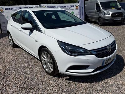 Second-hand Vauxhall Astra 125 CP (91 kW) 2016 Alb Hatchback