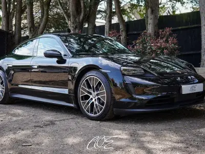 Usado Porsche Taycan 350 kW (476 HP) 2023 Sedan