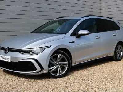 Begagnad VW Golf VIII R-line 2022 Silver Kombi