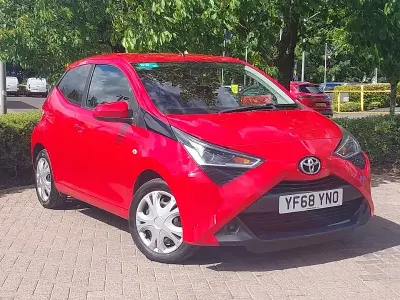 Used Toyota Aygo X-play 72 HP (52 kW) 2018 Red Hatchback