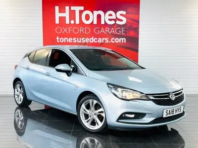 Używany Vauxhall Astra SRi 2018 Srebrny Hatchback