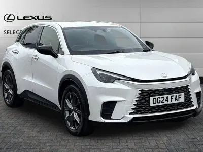 Used Lexus LBX 136 HP (100 kW) 2024 White SUV