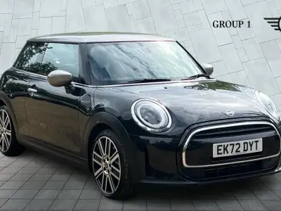 Usado Mini Cooper Exclusive 136 CV (100 kW) 2022 Negro Utilitario