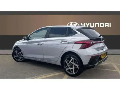 Begagnad Hyundai i20 Premium 100 HK (73 kW) 2024 Grå Halvkombi