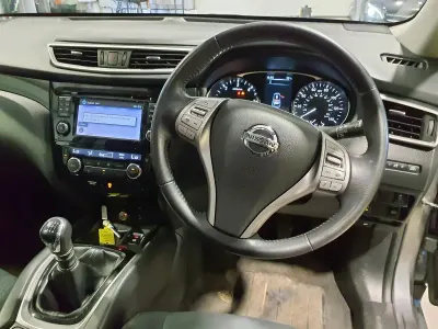 Used Nissan X-Trail N-Vision 130 HP (95 kW) 2017 Grey SUV