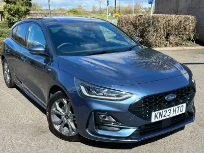Used Ford Focus ST-Line 2023 Chrome blue metallic Hatchback