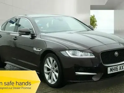 Gebraucht Jaguar XF R-Sport 179 PS (131 kW) 2020 Limousine