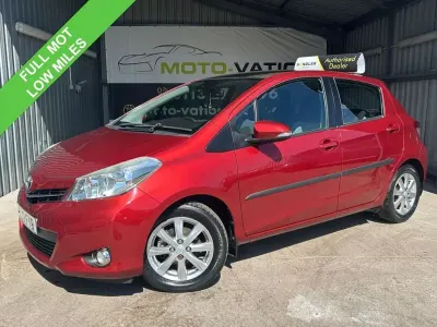 Used Toyota Yaris 101 HP (74 kW) 2012 Red Hatchback