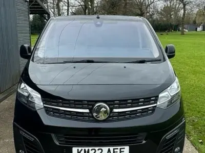 Używany Vauxhall Vivaro Elite 150 KM (110 kW) 2022 Czarny Minivan