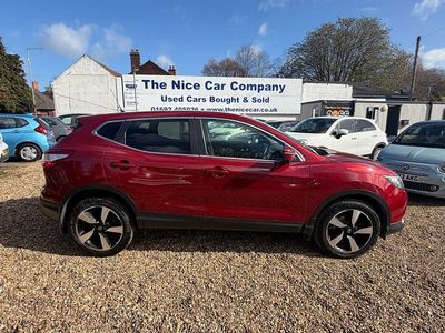 Used Nissan Qashqai N-TEC 110 HP (80 kW) 2015 Red SUV