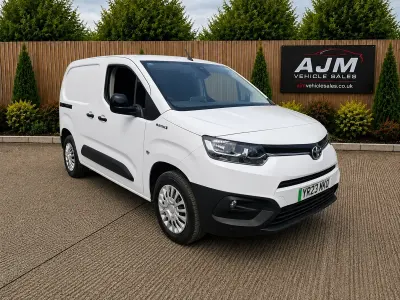 Used Toyota Proace 50 kW (68 HP) 2023 White MPV