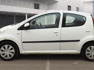 Used Peugeot 107 Active 68 HP (50 kW) 2013 White Hatchback