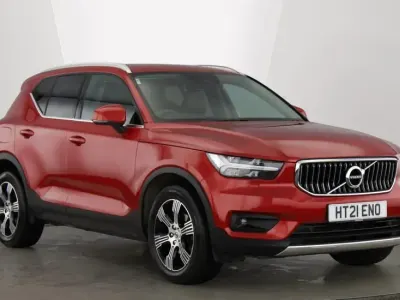 Usado Volvo XC40 Inscription 163 HP (119 kW) 2021 Vermelho SUV