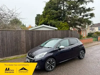 Używany Peugeot 208 Allure Premium 2016 Niebieski Hatchback