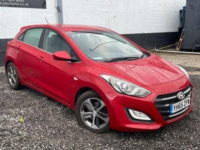 Red Used 2015 Hyundai i30 SE Hatchback | £9,495 (A bit pricey)