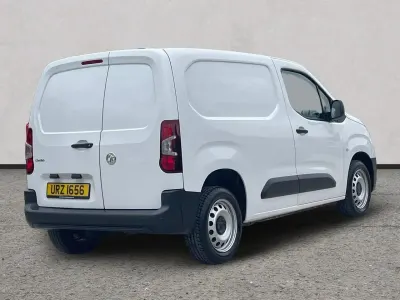 Used Vauxhall Combo 99 HP (72 kW) 2022 White MPV