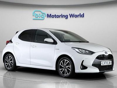 Used Toyota Yaris Hybrid Design 116 HP (85 kW) 2021 White Hatchback