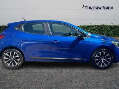 Używany Renault Clio V Evolution 90 KM (66 kW) 2023 Niebieski Hatchback
