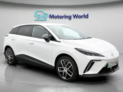 Używany MG MG4 EV Trophy 319 kW (435 KM) 2023 Biały Hatchback