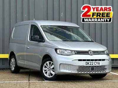 Usado VW Caddy Pro 102 HP (75 kW) 2022 Prateado Monovolume