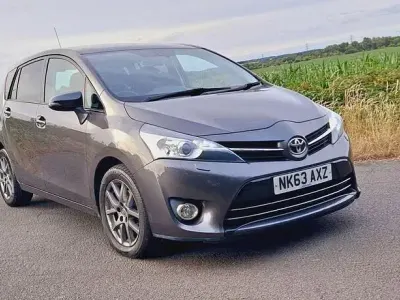 Used Toyota Verso 2013 Metallic grey MPV