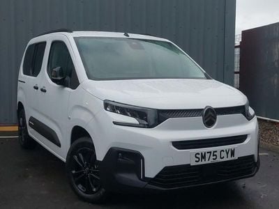Solid icy white New 2025 Citroën Berlingo MPV | £22,298 (Fair price)
