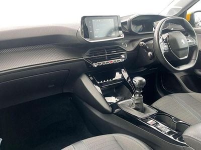 Używany Peugeot 208 Allure 102 KM (75 kW) 2020 Żółty Hatchback
