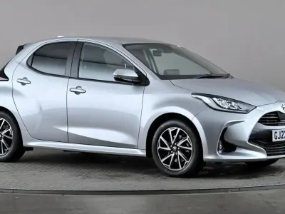 Used Toyota Yaris Hybrid Design 116 HP (85 kW) 2023 Silver Hatchback