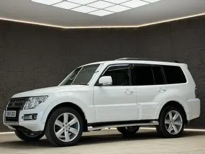 Used Mitsubishi Shogun 187 HP (137 kW) 2015 White SUV