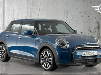 Begagnad Mini Cooper Exclusive 134 HK (98 kW) 2022 Blå Halvkombi