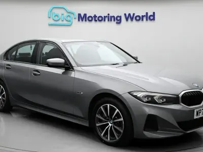 Begagnad BMW 330e Sport Line 292 HK (214 kW) 2023 Grå Sedan