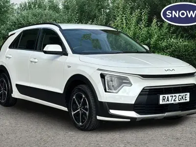 Używany Kia Niro 141 KM (103 kW) 2023 Biały SUV