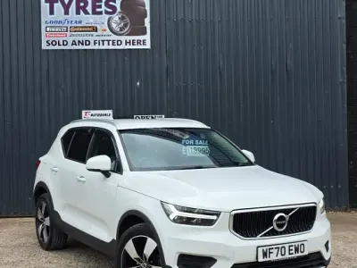 Usado Volvo XC40 Momentum 163 HP (119 kW) 2020 Branco SUV