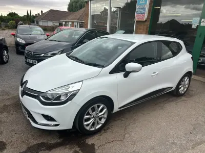 Used Renault Clio Dynamique 2017 White Hatchback