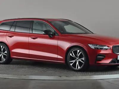 Usado Volvo V60 R-Design 163 HP (119 kW) 2021 Vermelho Carrinha
