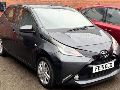 Begagnad Toyota Aygo x-press 68 HK (50 kW) 2015 Grå Halvkombi