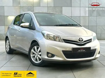 Used Toyota Yaris Multidrive S 99 HP (72 kW) 2012 Silver Hatchback