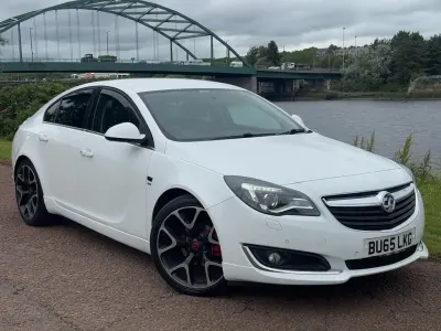 Used Vauxhall Insignia SRi 140 HP (102 kW) 2015 White Hatchback