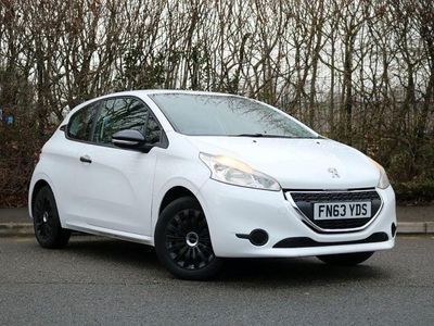 Used Peugeot 208 Access 68 HP (50 kW) 2013 White Hatchback