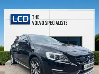 Used Volvo V60 CC 190 HP (139 kW) 2016 Black Estate
