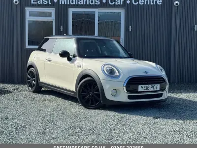 Usado Mini Cooper D Hatch 116 HP (85 kW) 2016 Branco Citadino