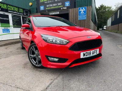 Begagnad Ford Focus ST-Line X 140 HK (102 kW) 2018 Röd Halvkombi