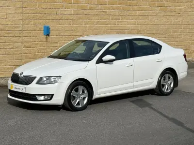 Used Skoda Octavia SE 105 HP (77 kW) 2013 White Hatchback
