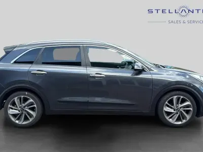 Używany Kia Niro 139 KM (102 kW) 2018 Szary SUV