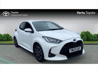 Used Toyota Yaris Hybrid Design 116 HP (85 kW) 2023 White Hatchback
