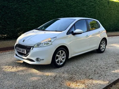 Used Peugeot 208 Active 82 HP (60 kW) 2014 White Hatchback