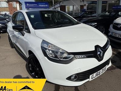 Used Renault Clio IV Dynamique 90 HP (66 kW) 2016 Red Hatchback