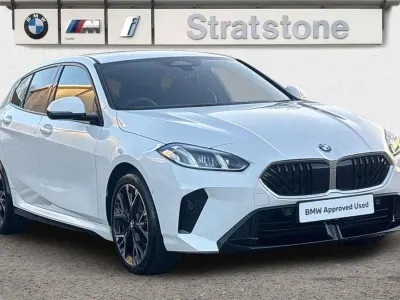 Begagnad BMW 120 M Sport 168 HK (123 kW) 2025 Vit Halvkombi